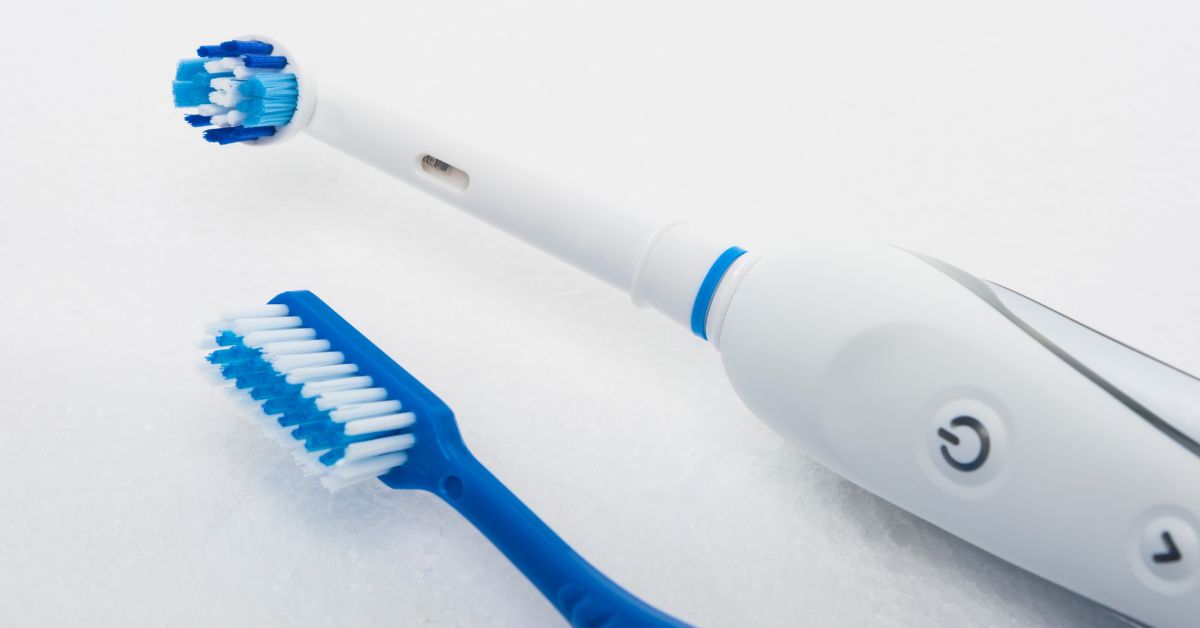 cómo escoger el mejor cepillo dental y pasta según la edad y problemas dentales
